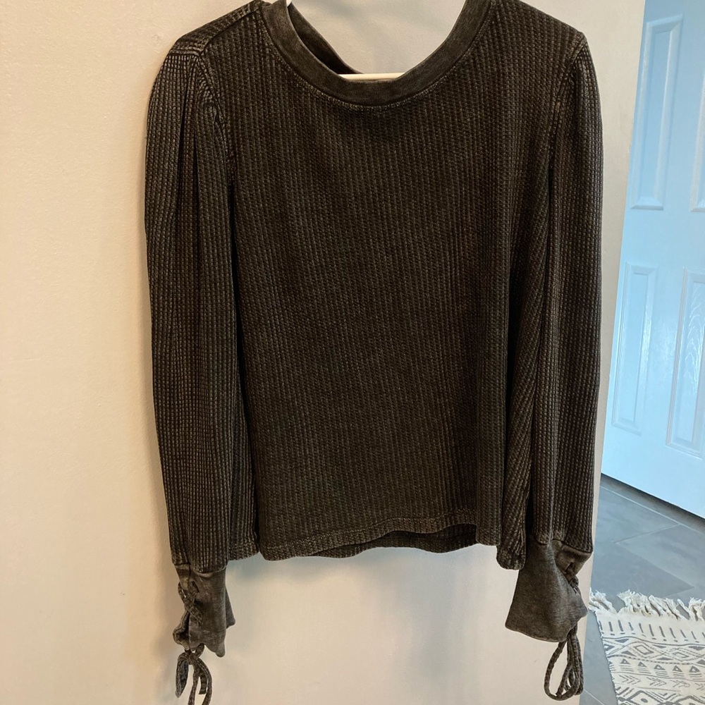 True Craft Women’s long sleeve shirt with tied up sleeves size medium.